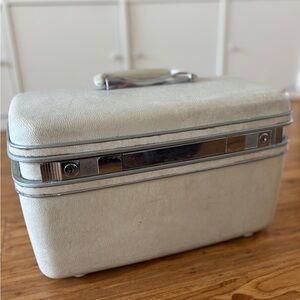 Vintage Samsonite Cream Travel Makeup Bag